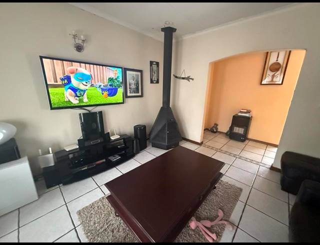 4 BEDROOM HOUSE FOR SALE IN ROOIHUISKRAAL